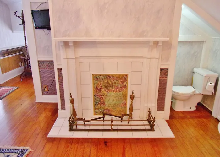 Duchess Downtown Bed & Breakfast 3*
