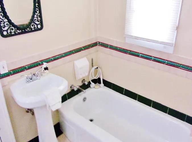 Duchess Downtown 3*
